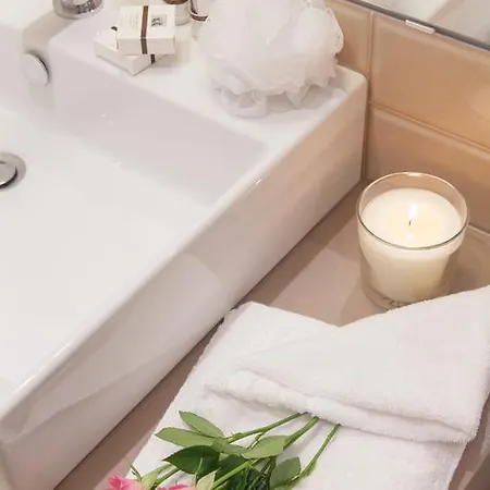 Lahouse By Premium Collection Pensión 4*