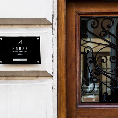 Lahouse By Premium Collection بيت ضيافة